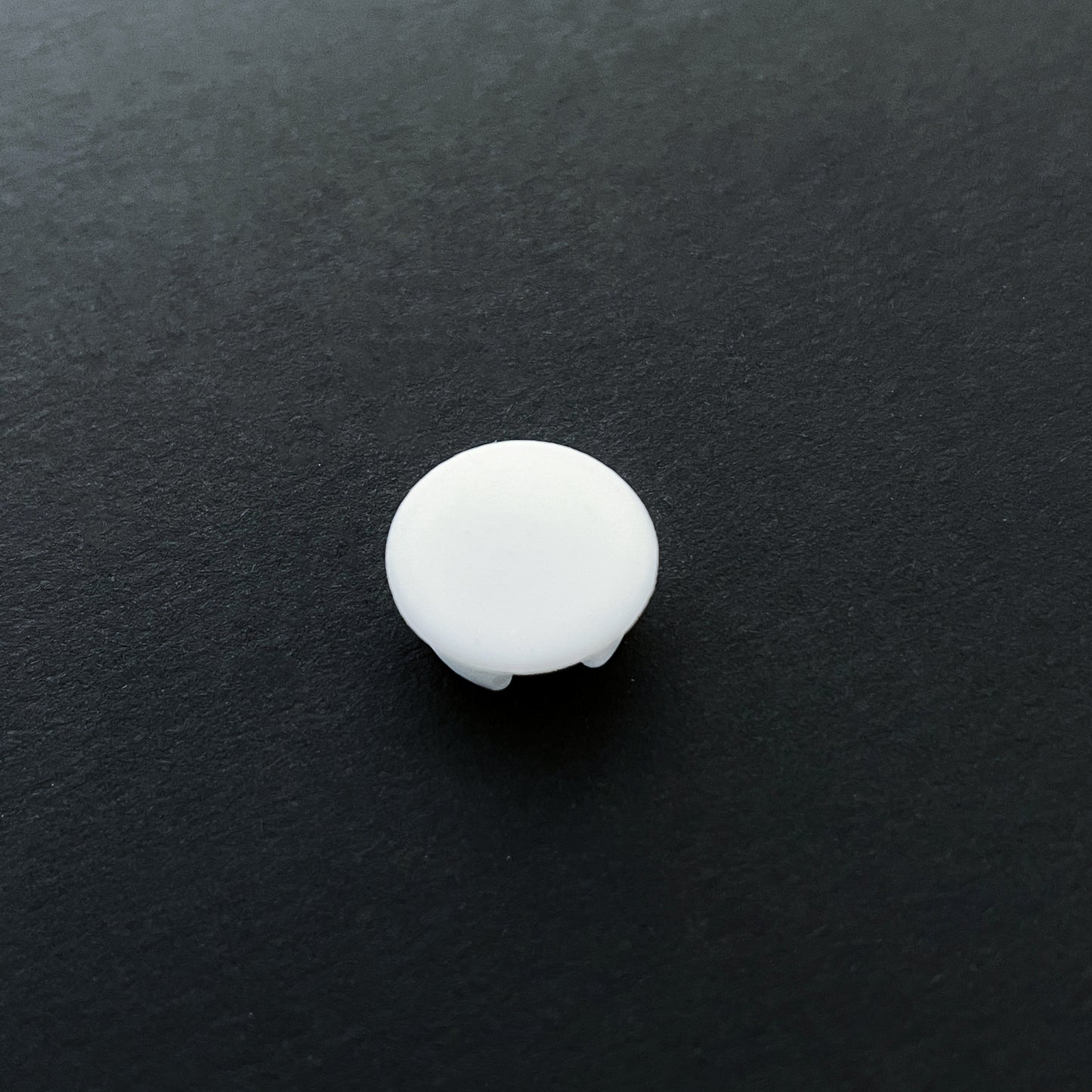 Customized High-Temperature Resistant Silicone Plug, T-Shaped Silicone Stopper with a Diameter of 12mm for Vibration Hole