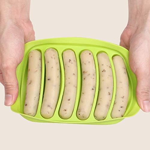 With this silicone sausage mold, moms can easily make healthy and delicious baby food supplements.